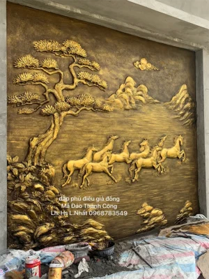Đắp bức tranh phù điêu Mã đáo thành công giả đồng tại Việt Trì - Phú Thọ