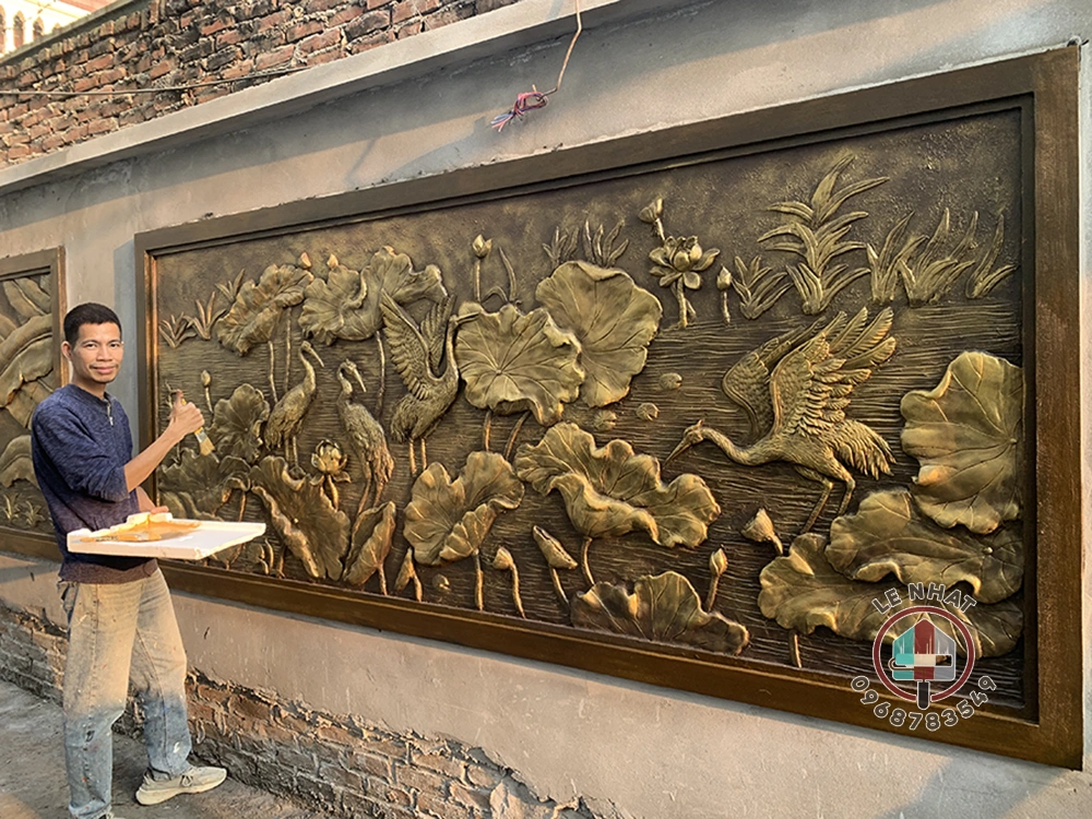 Tranh đắp giả đồng sen hạc tại xã An Khánh - Hà Nội