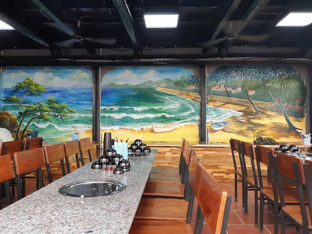 Ve tranh tuong phong canh bien cho nha hang hai san